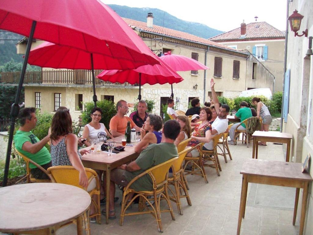 Le Vin De L'Ete Panzió Ponet-et-Saint-Auban Kültér fotó